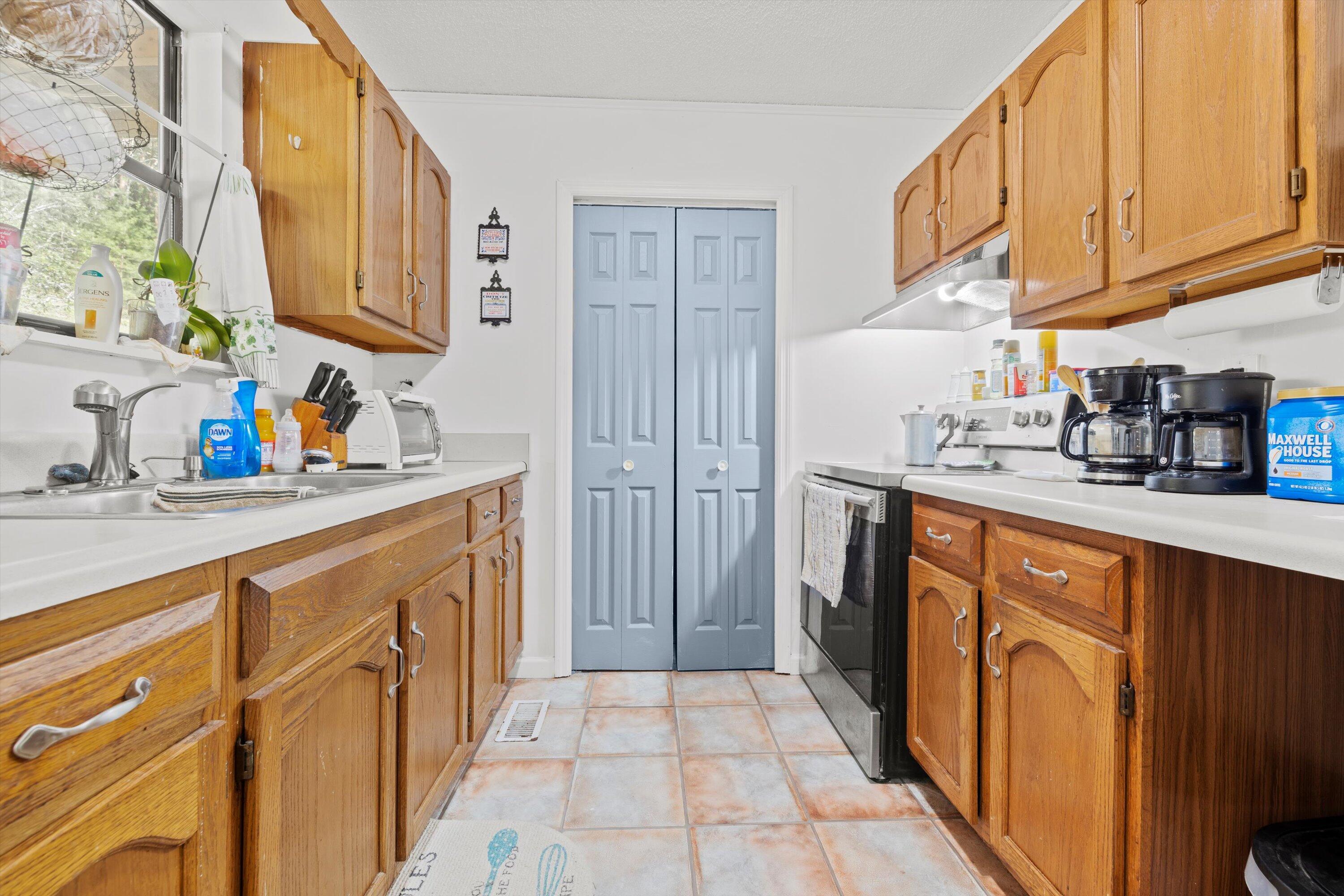1067 Friendship Road Chickamauga, GA 30707 - Photo 8 of 28 Kitchen