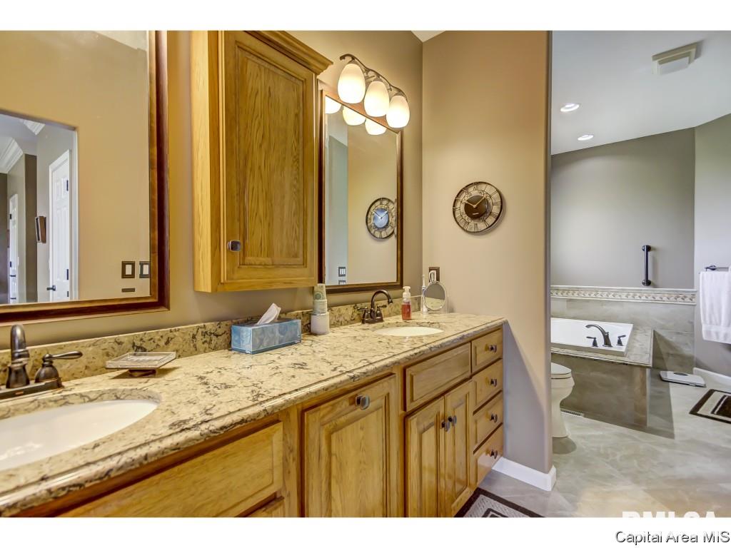 7600 Olde Carriage Way Springfield, IL 62712 - Photo 31 of 36