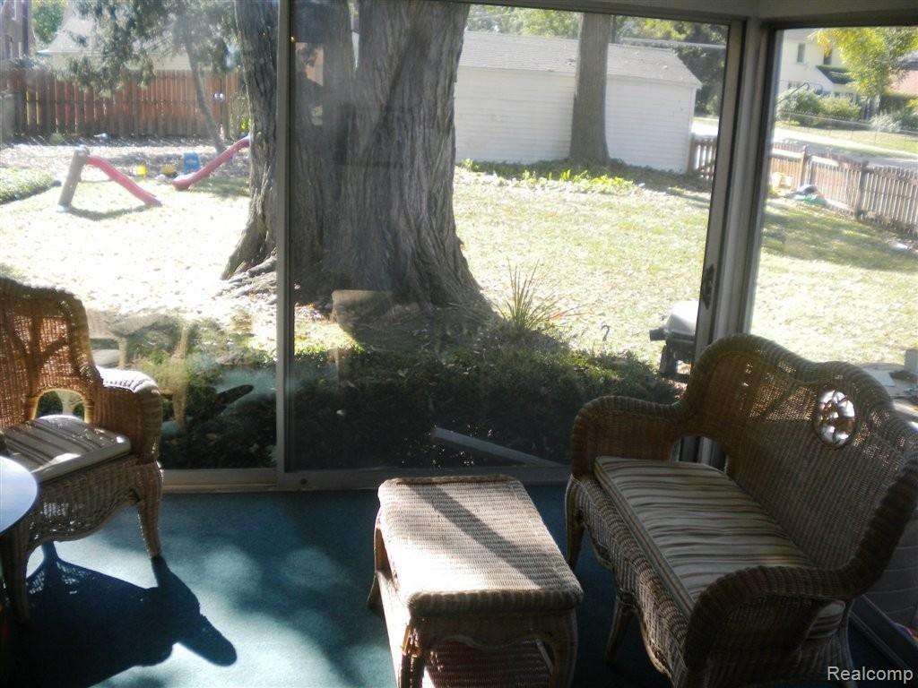 1459 Roslyn Road Grosse Pointe, MI 48236 - Photo 15 of 17 15.JPG