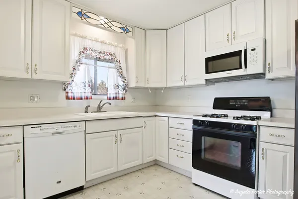 $335,000 | 4911 West Bromley Drive, McHenry, IL 60050