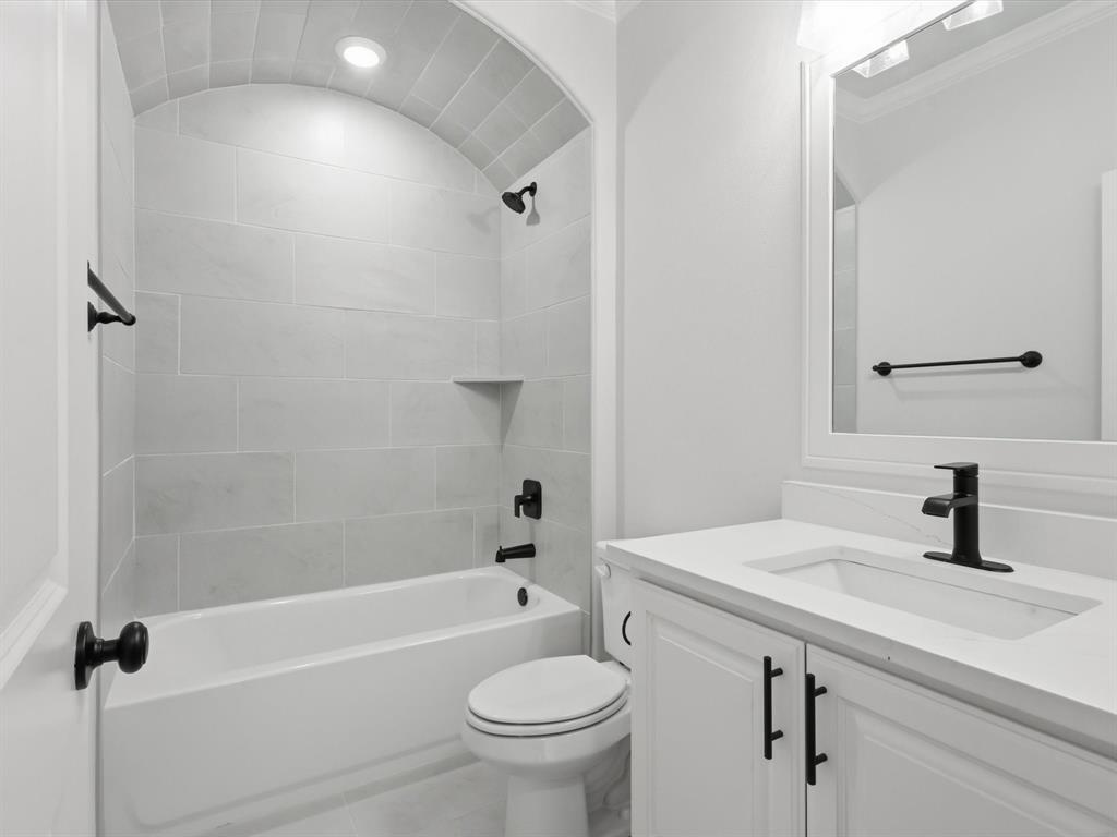 2005 Forest Bridge Drive Azle, TX 76020 - Photo 33 of 40 Bathroom 3