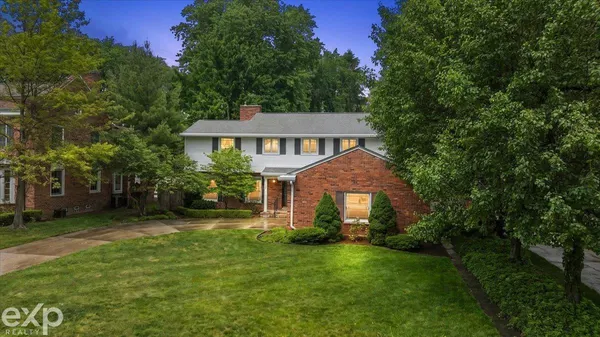$670,000 | 100 Moran Road, Grosse Pointe Farms, MI 48236