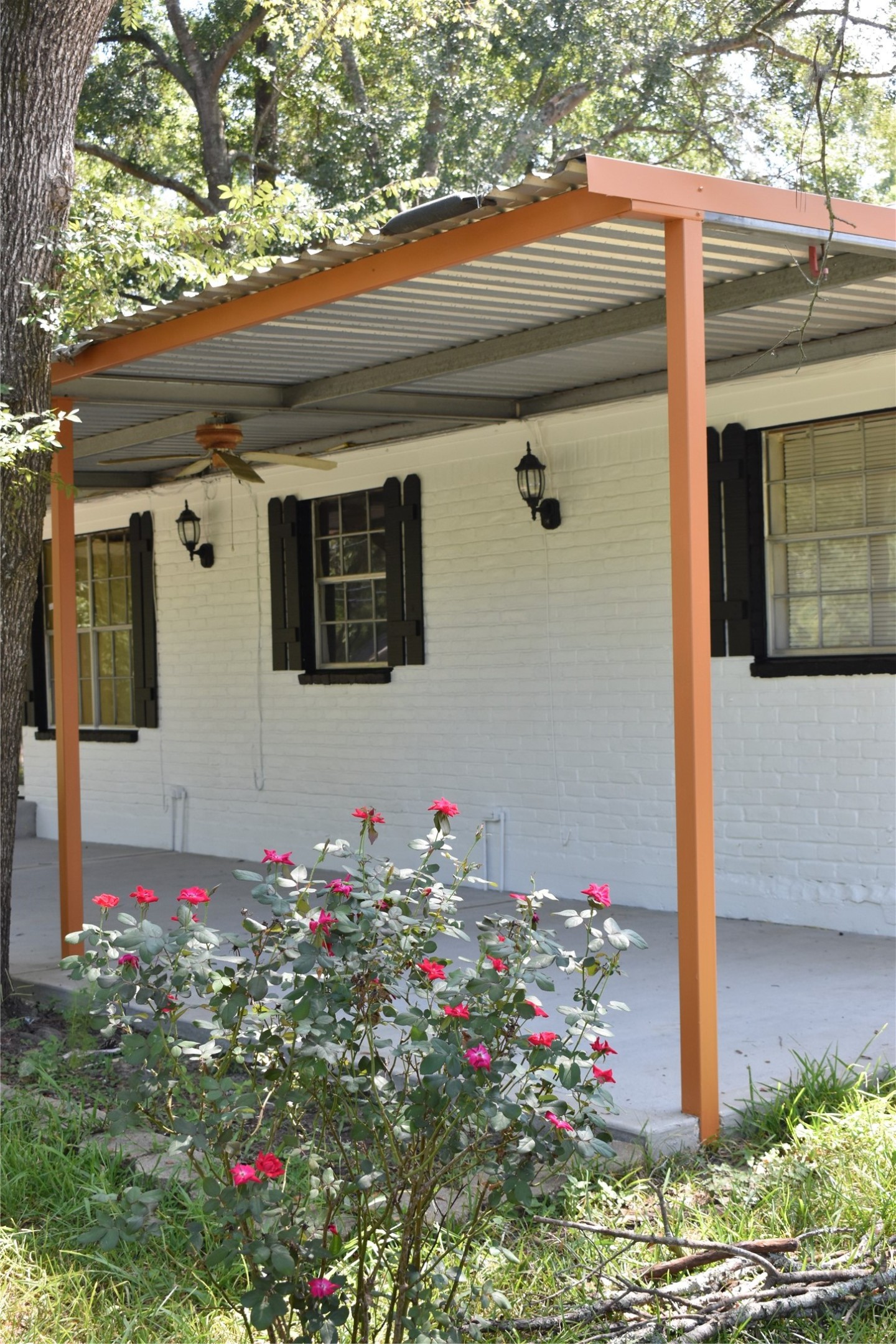 302 Arrowhead Drive Conroe, TX 77316 - Photo 4 of 23 a front view of a house