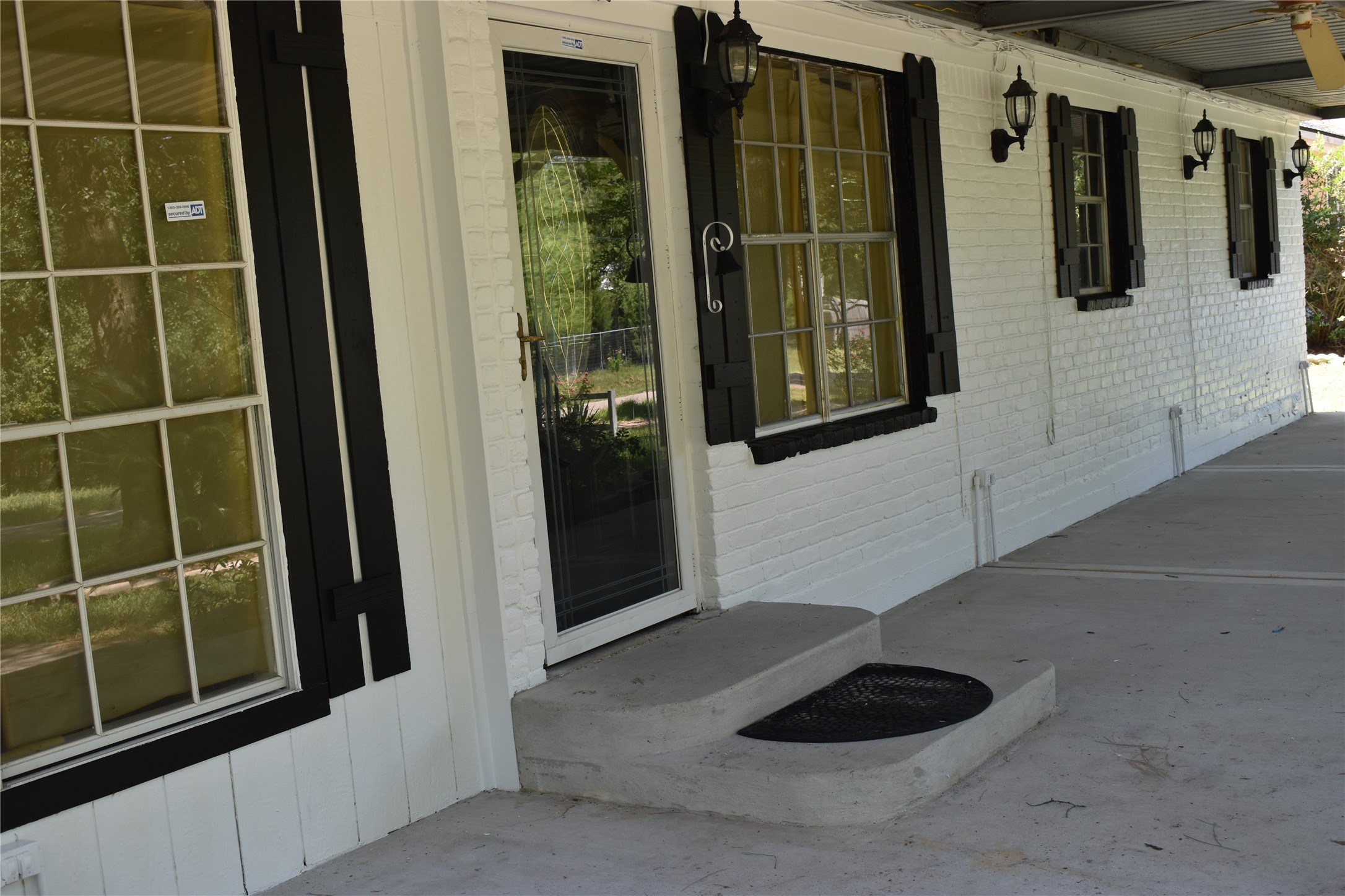 302 Arrowhead Drive Conroe, TX 77316 - Photo 5 of 23 a view of entryway door