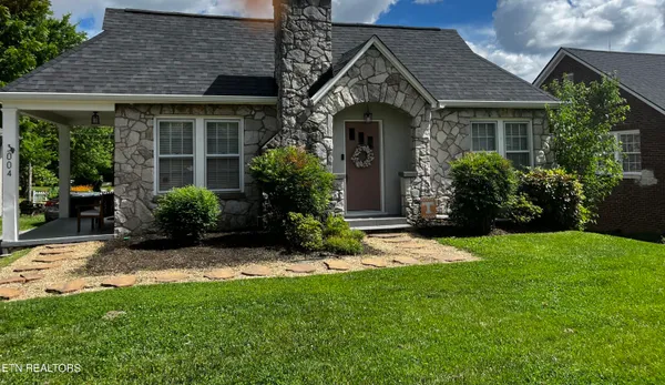 $329,999 | 3004 Sanders Drive, Knoxville, TN 37918
