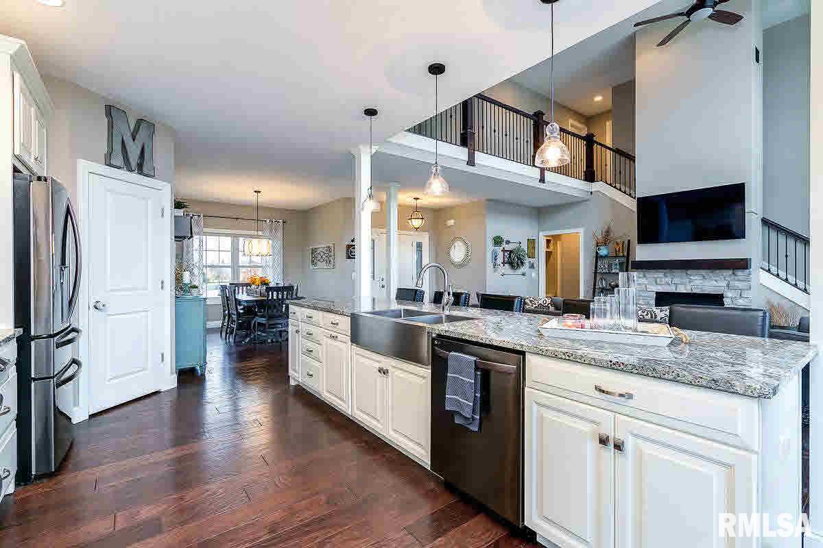 3826 Thomas Pointe Road Davenport, IA 52807 - Photo 11 of 24 Gallery Image 11