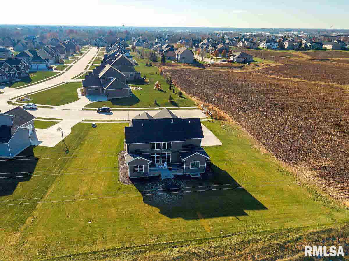 3826 Thomas Pointe Road Davenport, IA 52807 - Photo 4 of 24 Gallery Image 4