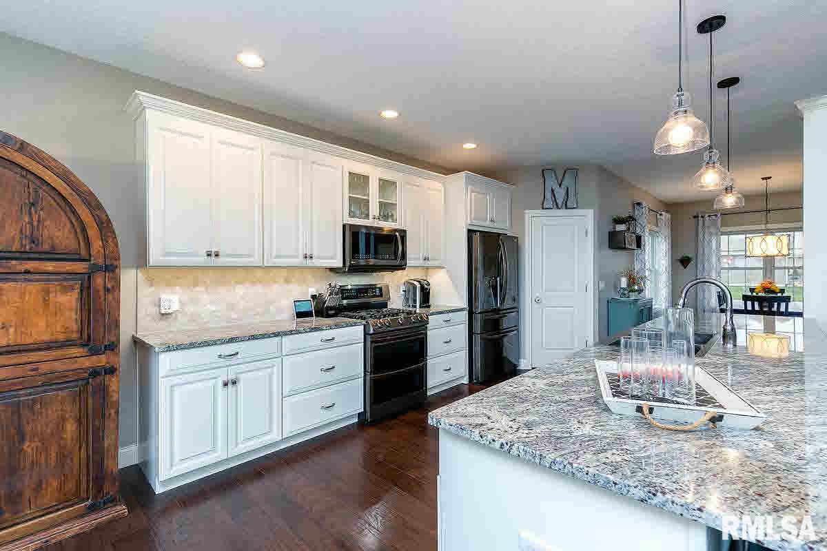 3826 Thomas Pointe Road Davenport, IA 52807 - Photo 10 of 24 Gallery Image 10