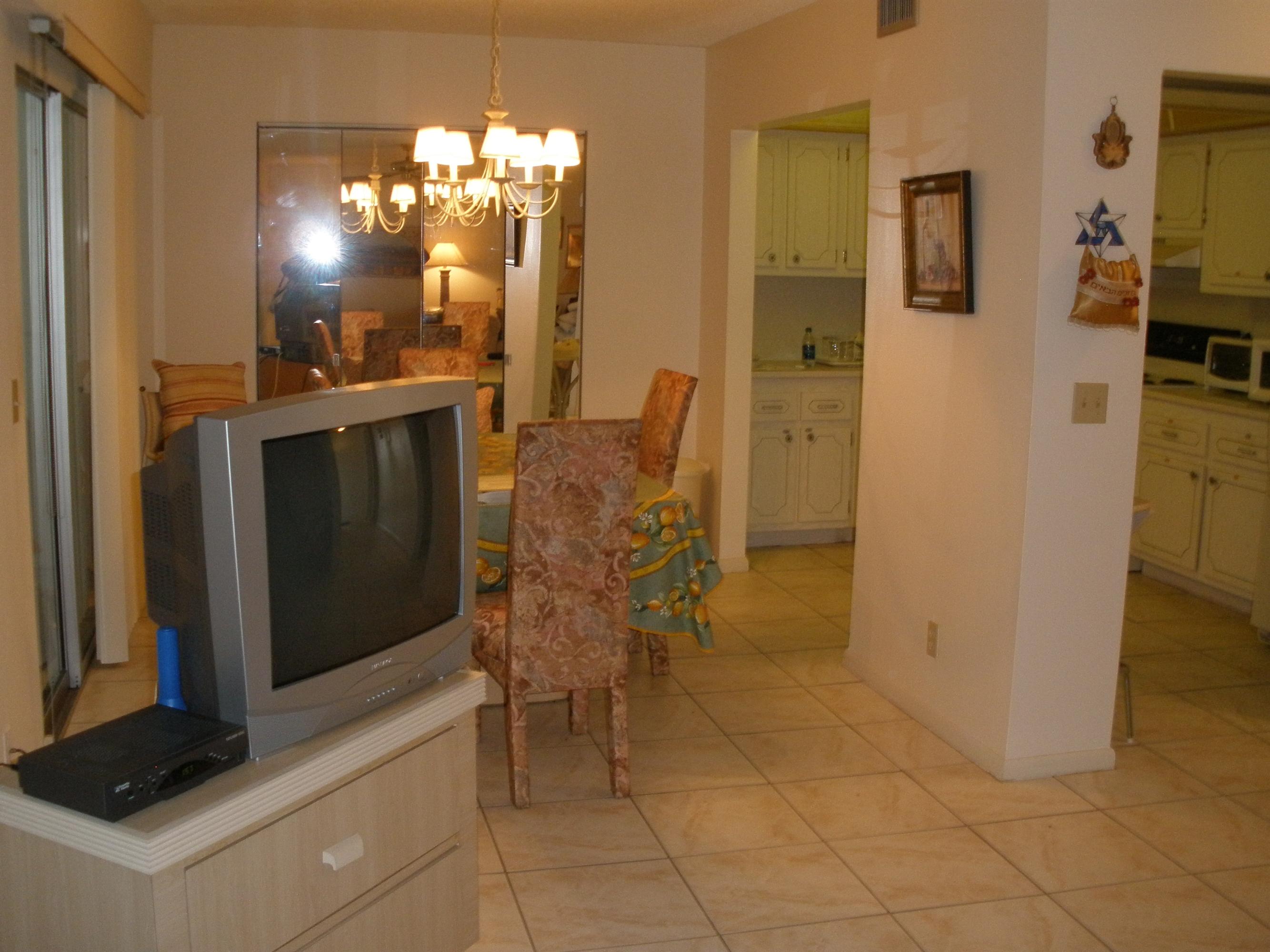 203 Suffolk F, Unit 203 Boca Raton, FL 33434 - Photo 3 of 15 Living Area