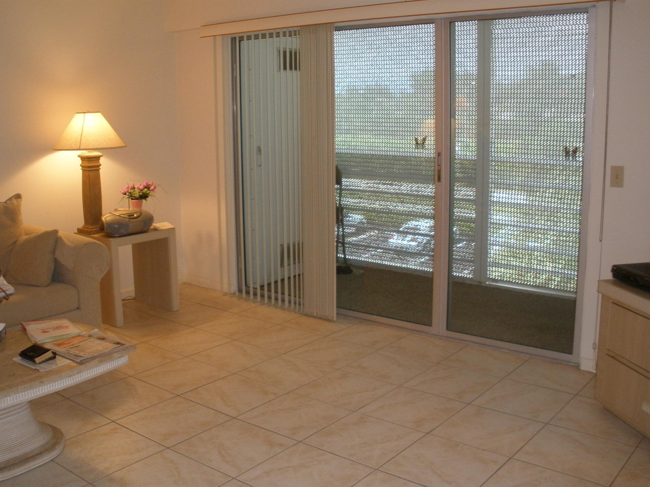 203 Suffolk F, Unit 203 Boca Raton, FL 33434 - Photo 5 of 15 Living Area
