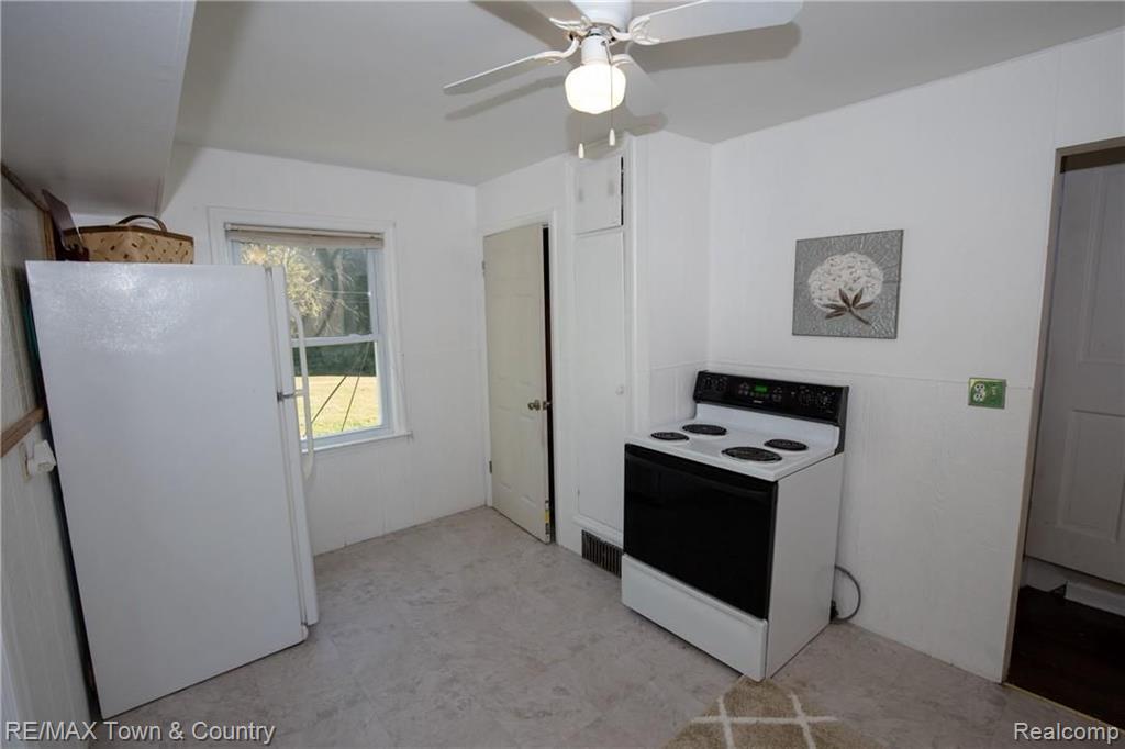 1406 Elms Road Flint, MI 48532 - Photo 11 of 39