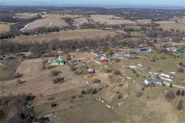 $410,000 | 9133 Southeast 40th Road, St. Joseph, MO 64507