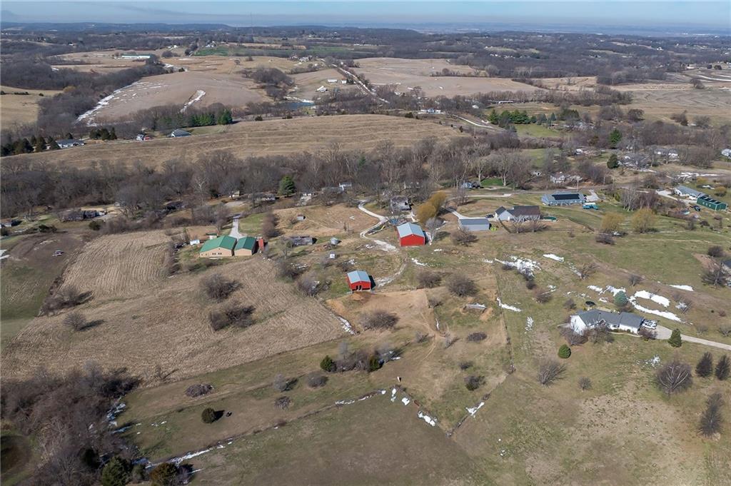 9133 Southeast 40th Road St. Joseph, MO 64507 - Photo 11 of 34