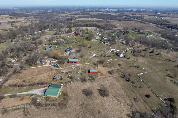 $410,000 | 9133 Southeast 40th Road, St. Joseph, MO 64507