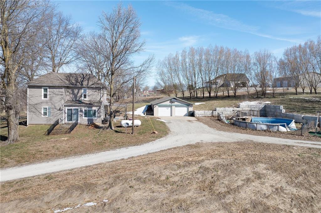 9133 Southeast 40th Road St. Joseph, MO 64507 - Photo 3 of 34