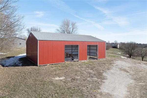 $410,000 | 9133 Southeast 40th Road, St. Joseph, MO 64507