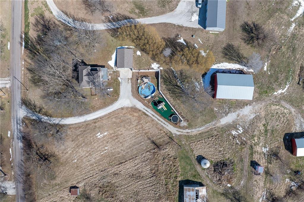 9133 Southeast 40th Road St. Joseph, MO 64507 - Photo 6 of 34