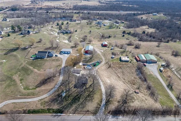 $410,000 | 9133 Southeast 40th Road, St. Joseph, MO 64507