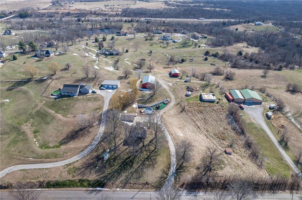 9133 Southeast 40th Road St. Joseph, MO 64507 - Photo 7 of 34