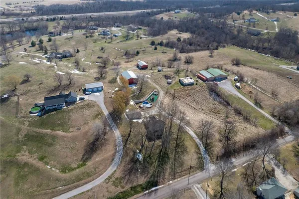 $410,000 | 9133 Southeast 40th Road, St. Joseph, MO 64507