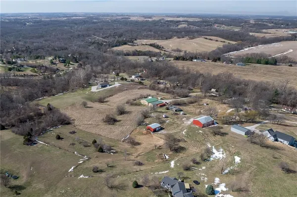 $410,000 | 9133 Southeast 40th Road, St. Joseph, MO 64507