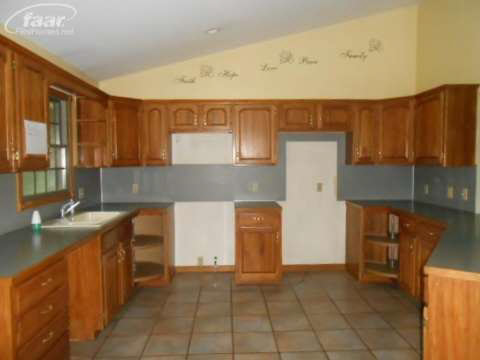 13346 Nichols Road Montrose, MI 48457 - Photo 8 of 24 20365370-7.JPG