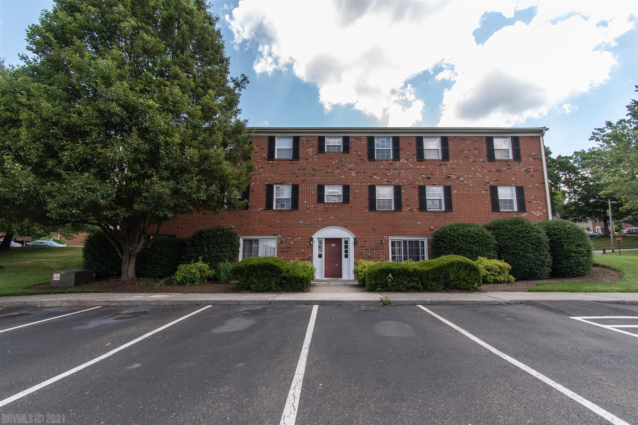 311 Loudon Road, Unit 322 Blacksburg, VA 24060 - Photo 1 of 17 Gallery Image 1