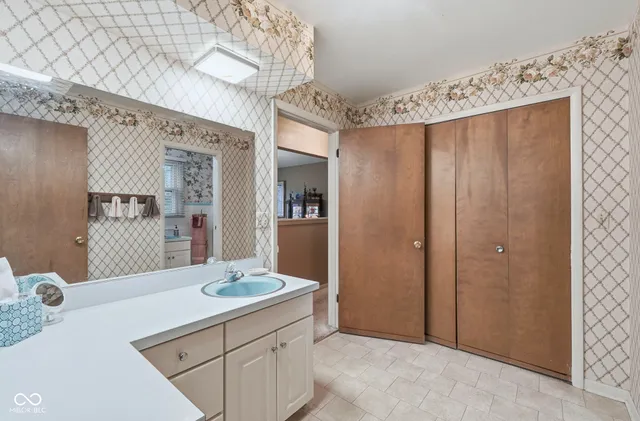 $249,000 | 2700 North Timber Lane, Muncie, IN 47304