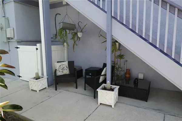 a view of entryway and hall