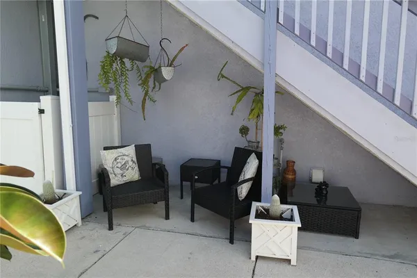 a view of entryway and livingroom