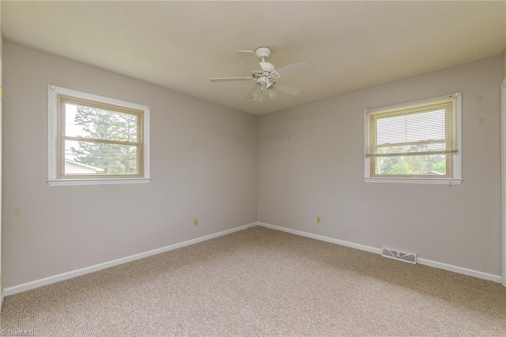 322 Oakwood Road Lexington, NC 27292 - Photo 14 of 20 Gallery Image 14