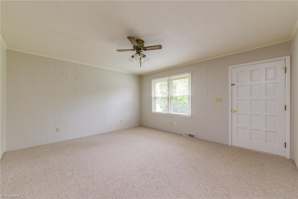 322 Oakwood Road Lexington, NC 27292 - Photo 8 of 20 Gallery Image 8