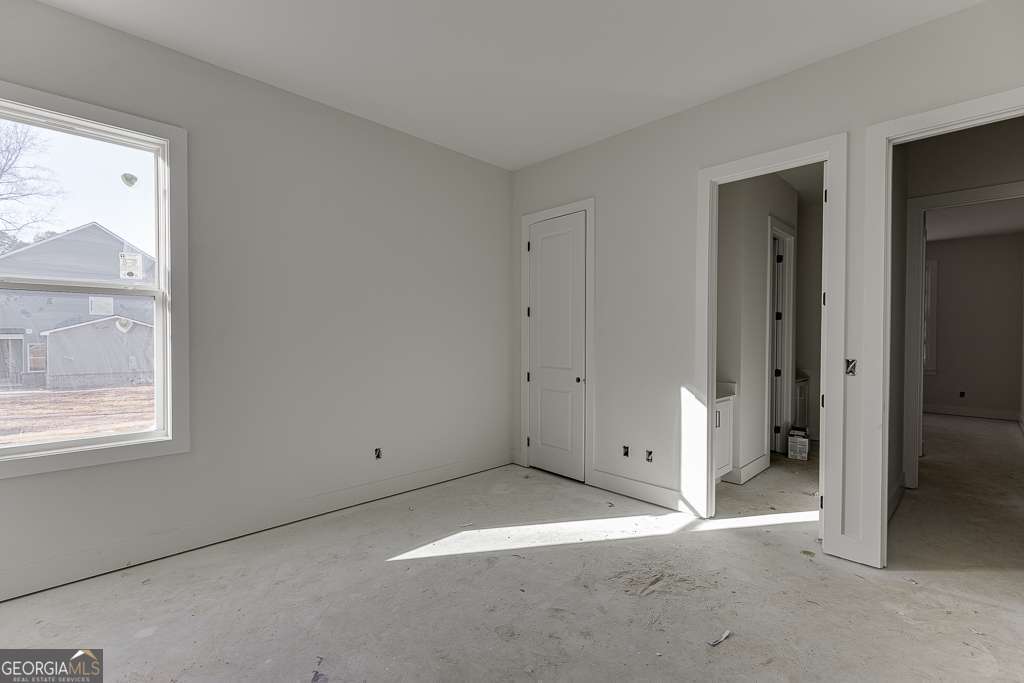 5410 Settingdown Road Cumming, GA 30028 - Photo 21 of 86 an empty room with windows and closet