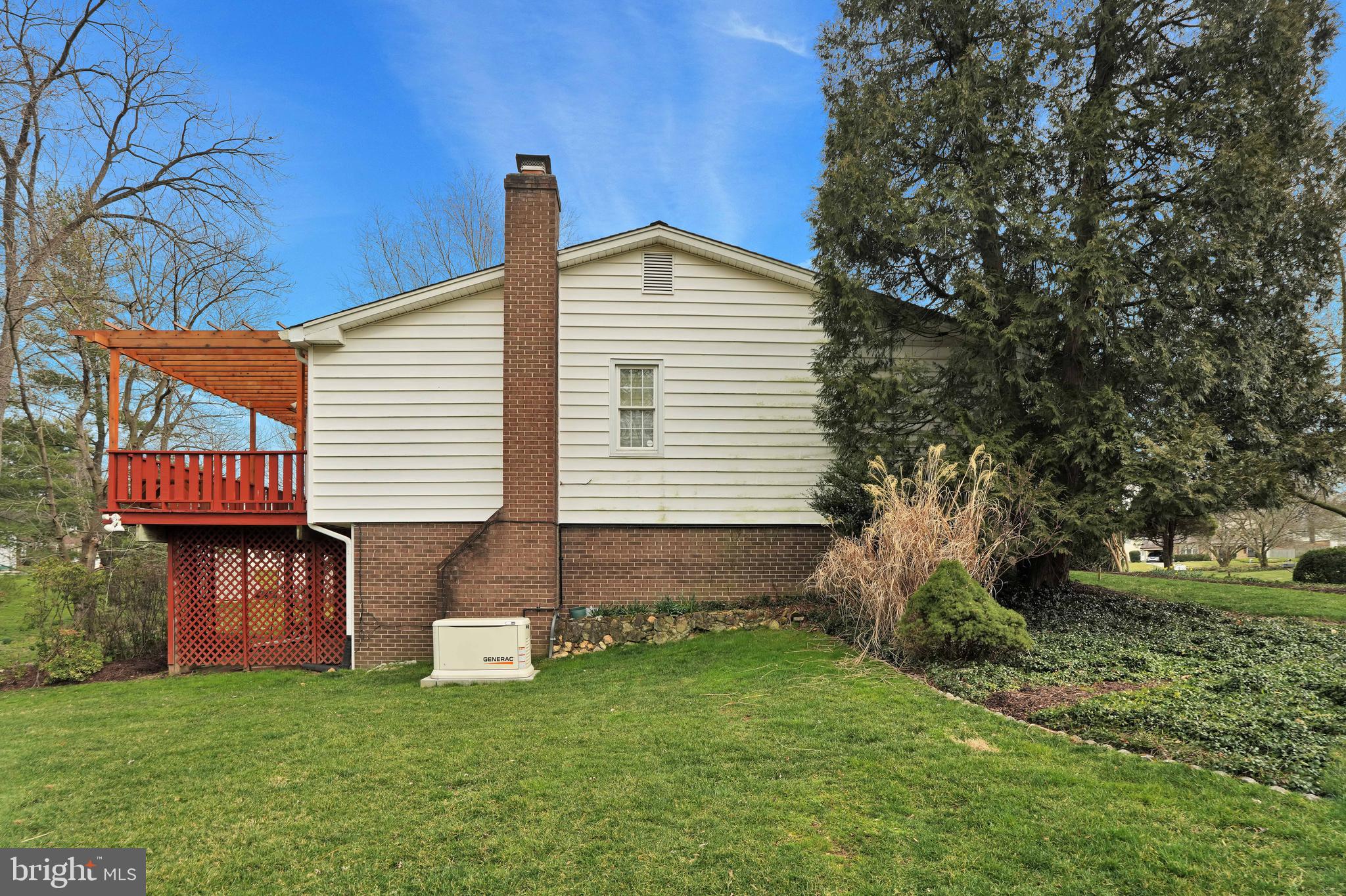 15009 Rocking Spring Drive Rockville, MD 20853 - Photo 12 of 50 Side Yard