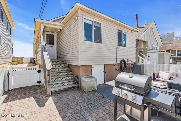$2,700 | 115 Beach Front, Manasquan, NJ 08736