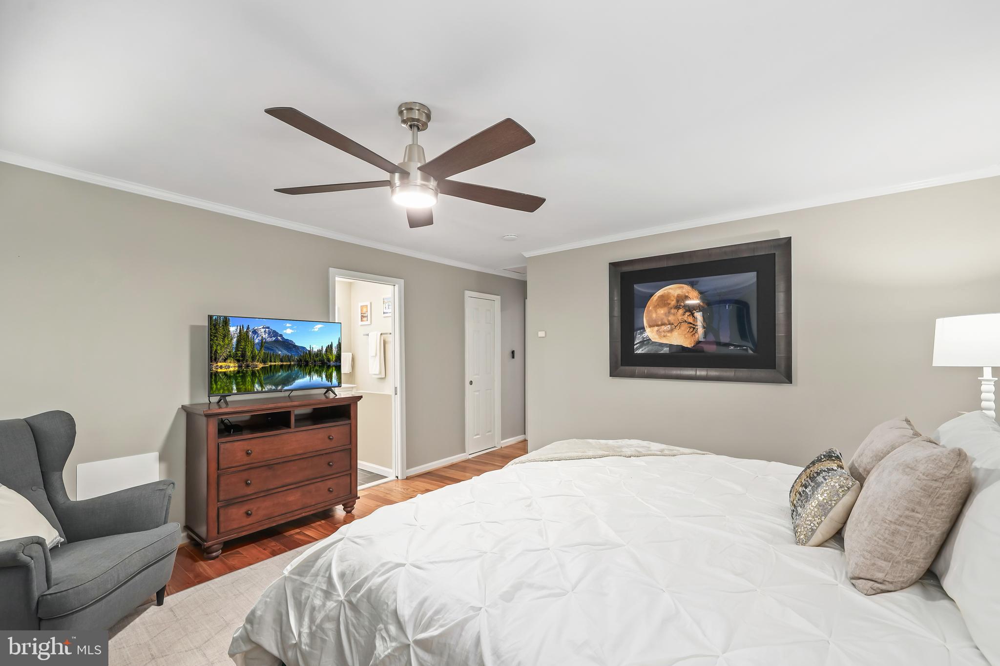 9217 Rockefeller Lane Springfield, VA 22153 - Photo 20 of 41 Upper Level - Primary Suite