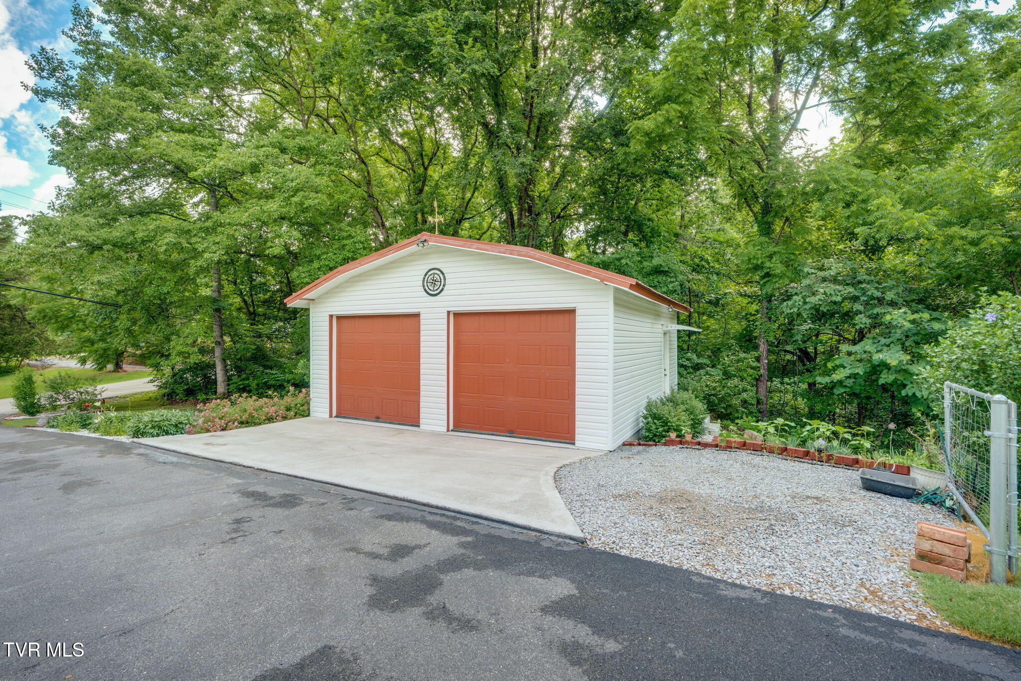 1384 Walnut Grove Road Bluff City, TN 37618 - Photo 35 of 43 034