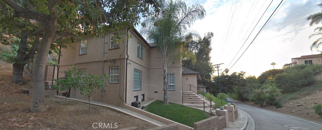 1338 North Jackson Street Glendale, CA 91207 - Photo 14 of 24 a view of a back yard