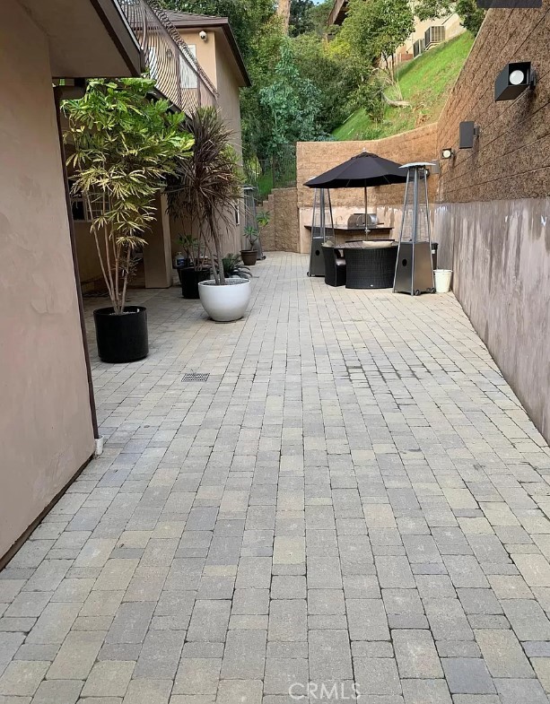1338 North Jackson Street Glendale, CA 91207 - Photo 4 of 24 a view of outdoor space yard and porch