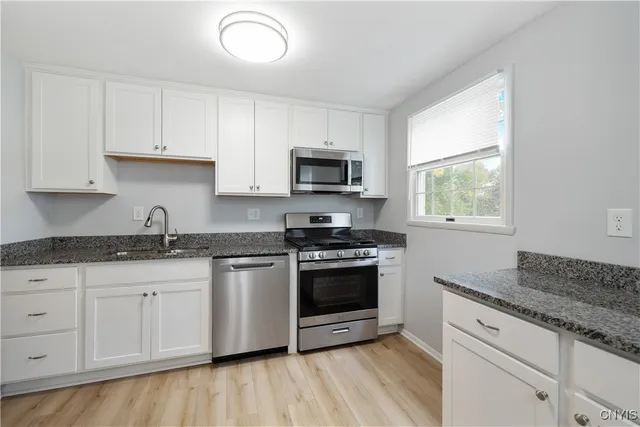 $264,900 | 8137 Mesa Lane, Clay, NY 13090