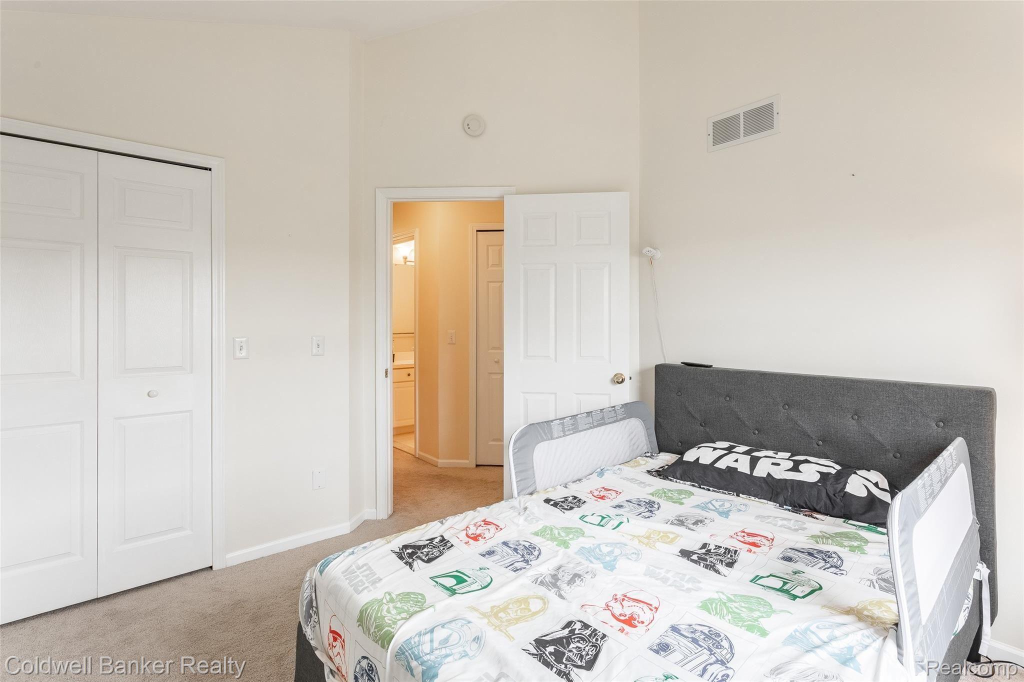78 Eagle Ridge Road Lake Orion, MI 48360 - Photo 18 of 33 Bedroom 1.jpg