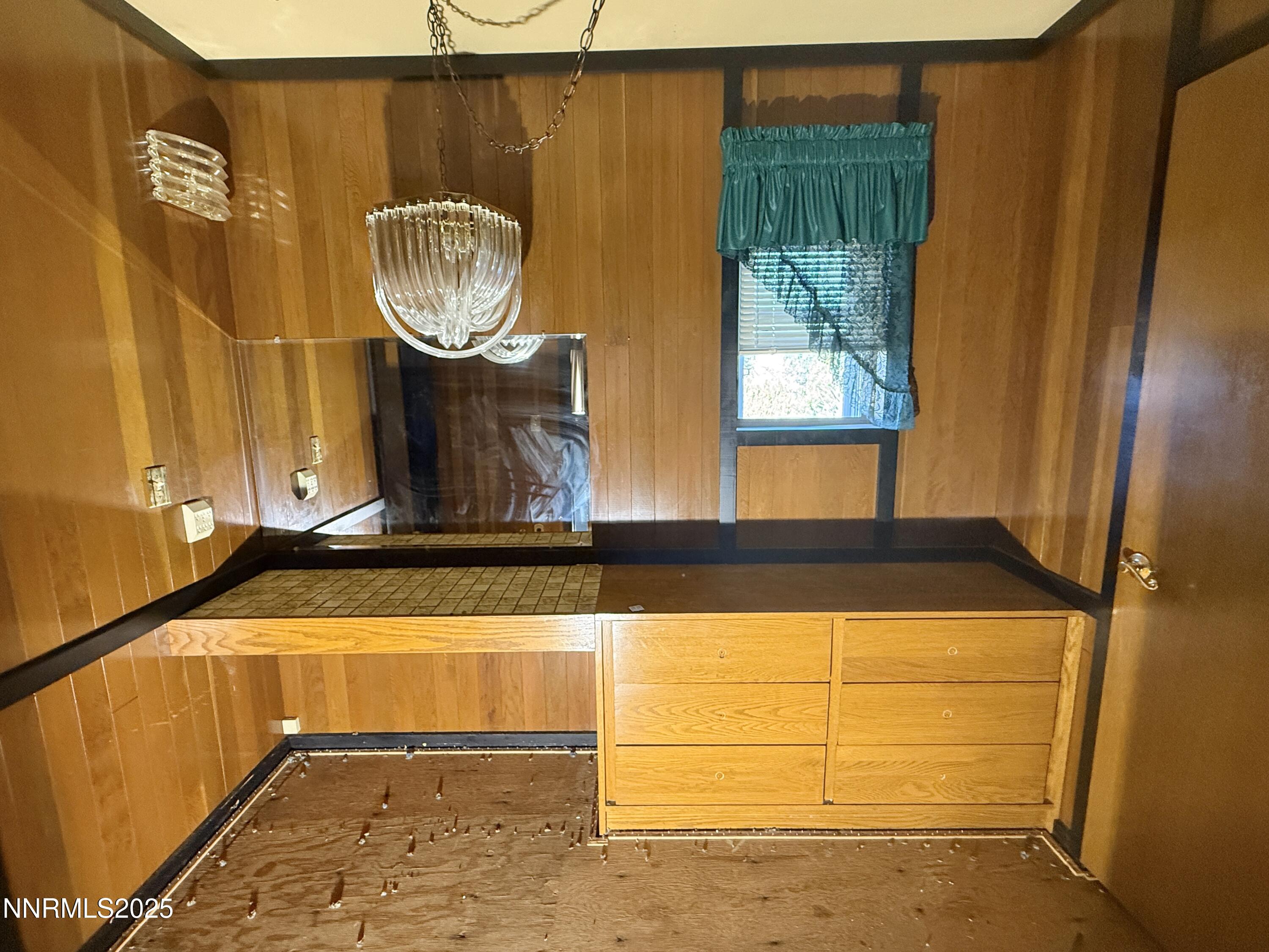 10160 Blackhawk Drive Reno, NV 89508 - Photo 30 of 43 a bathroom with a window and a shower