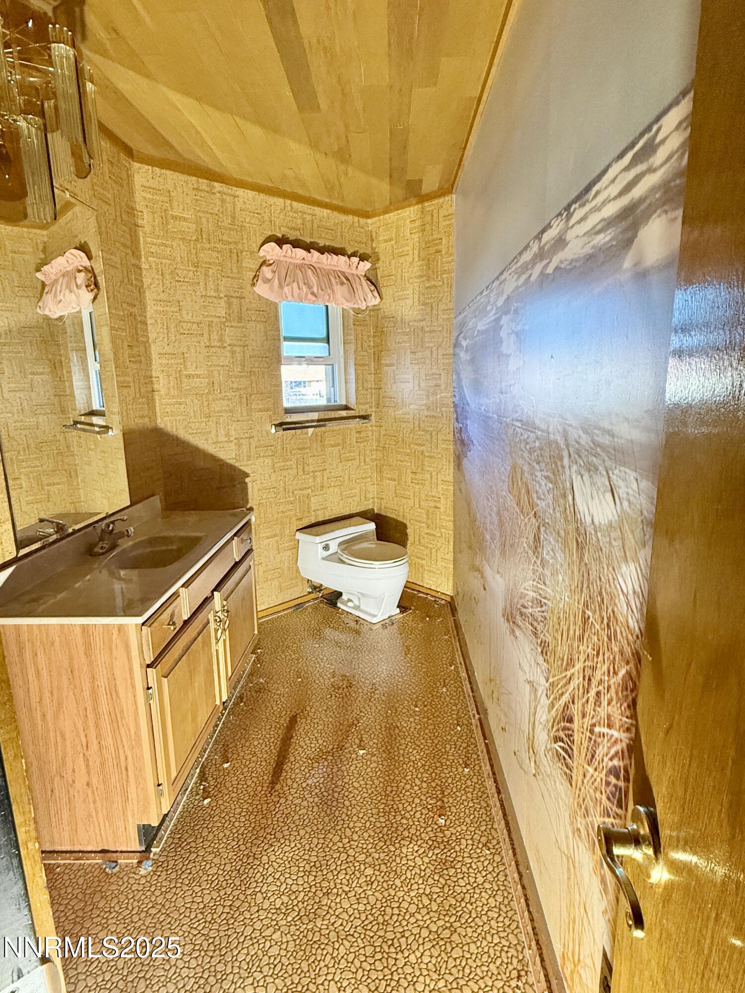10160 Blackhawk Drive Reno, NV 89508 - Photo 34 of 43 a bathroom with a granite countertop sink and a mirror
