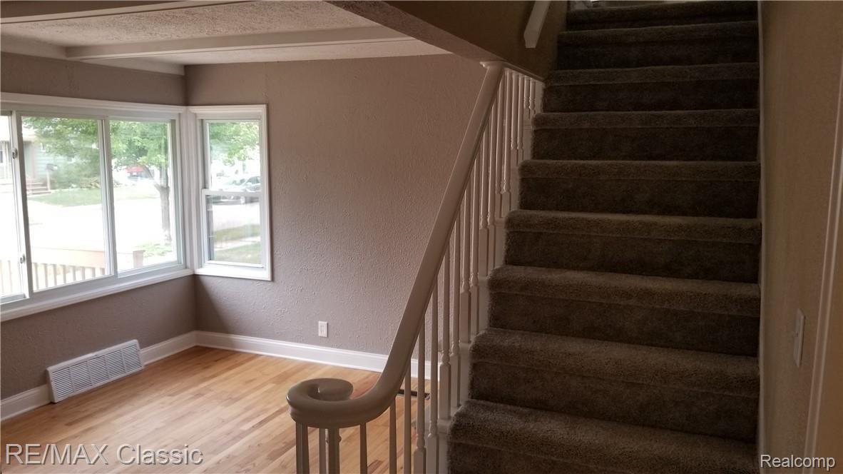 322 Roth Boulevard Clawson, MI 48017 - Photo 10 of 41 9 (2).jpg