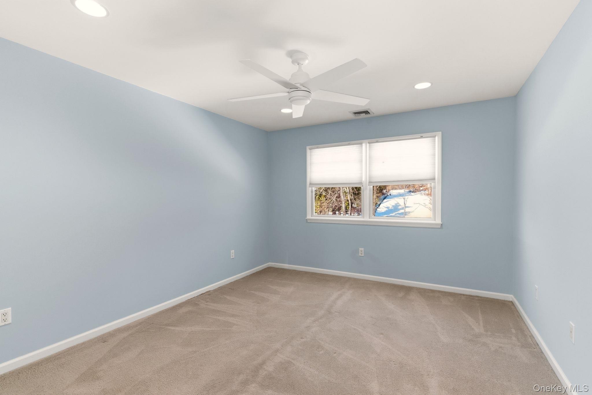 9 Mariners Court Centerport, NY 11721 - Photo 28 of 40 an empty room with windows and fan