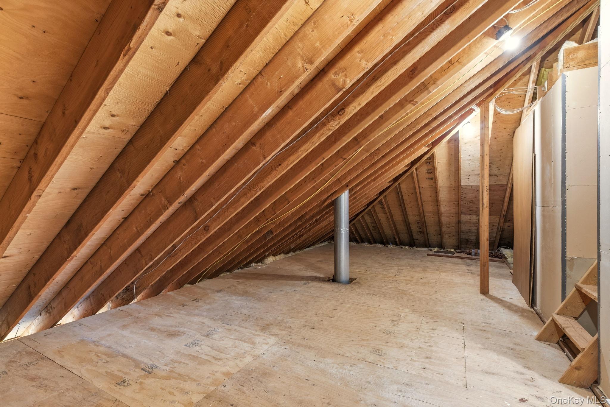 9 Mariners Court Centerport, NY 11721 - Photo 32 of 40 a view of an empty room