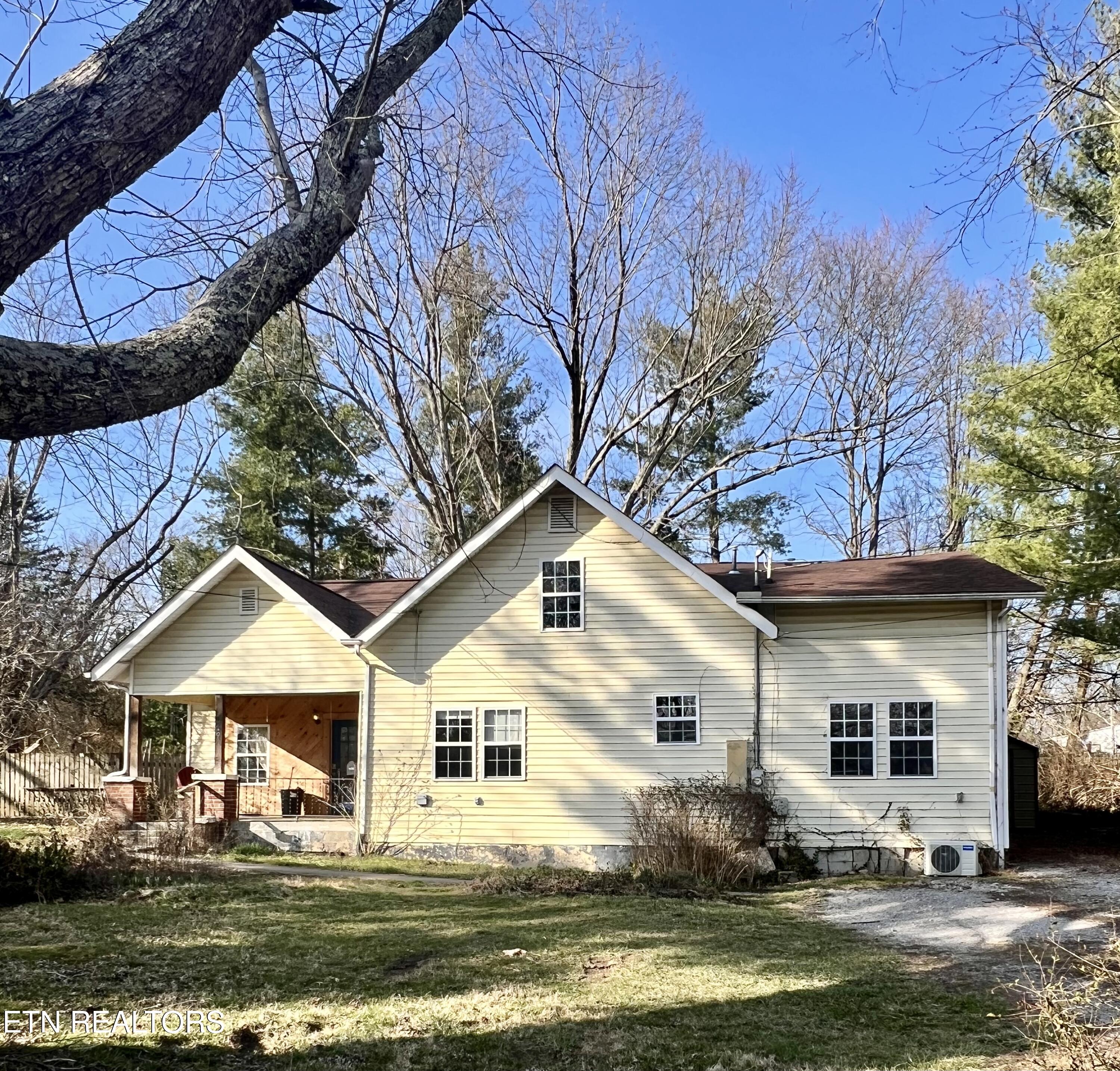 426 Rosedale Avenue Jamestown, TN 38556 - Photo 2 of 22 IMG_9998