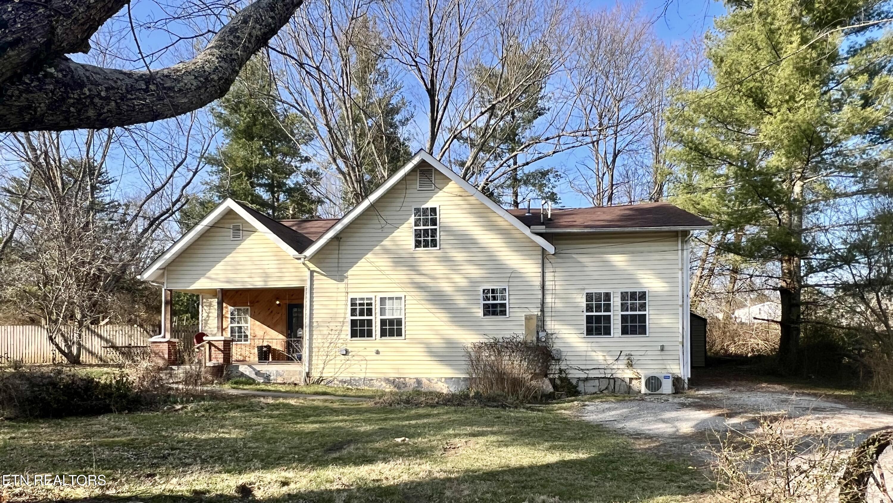 426 Rosedale Avenue Jamestown, TN 38556 - Photo 3 of 22 IMG_0001