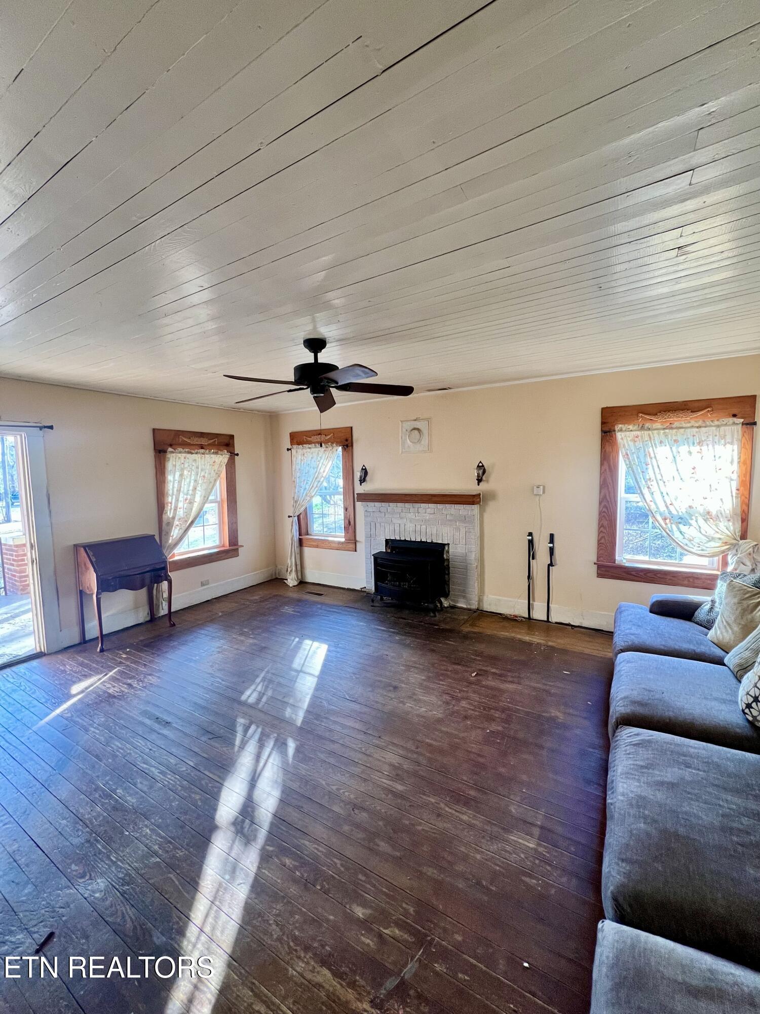 426 Rosedale Avenue Jamestown, TN 38556 - Photo 5 of 22 IMG_0006