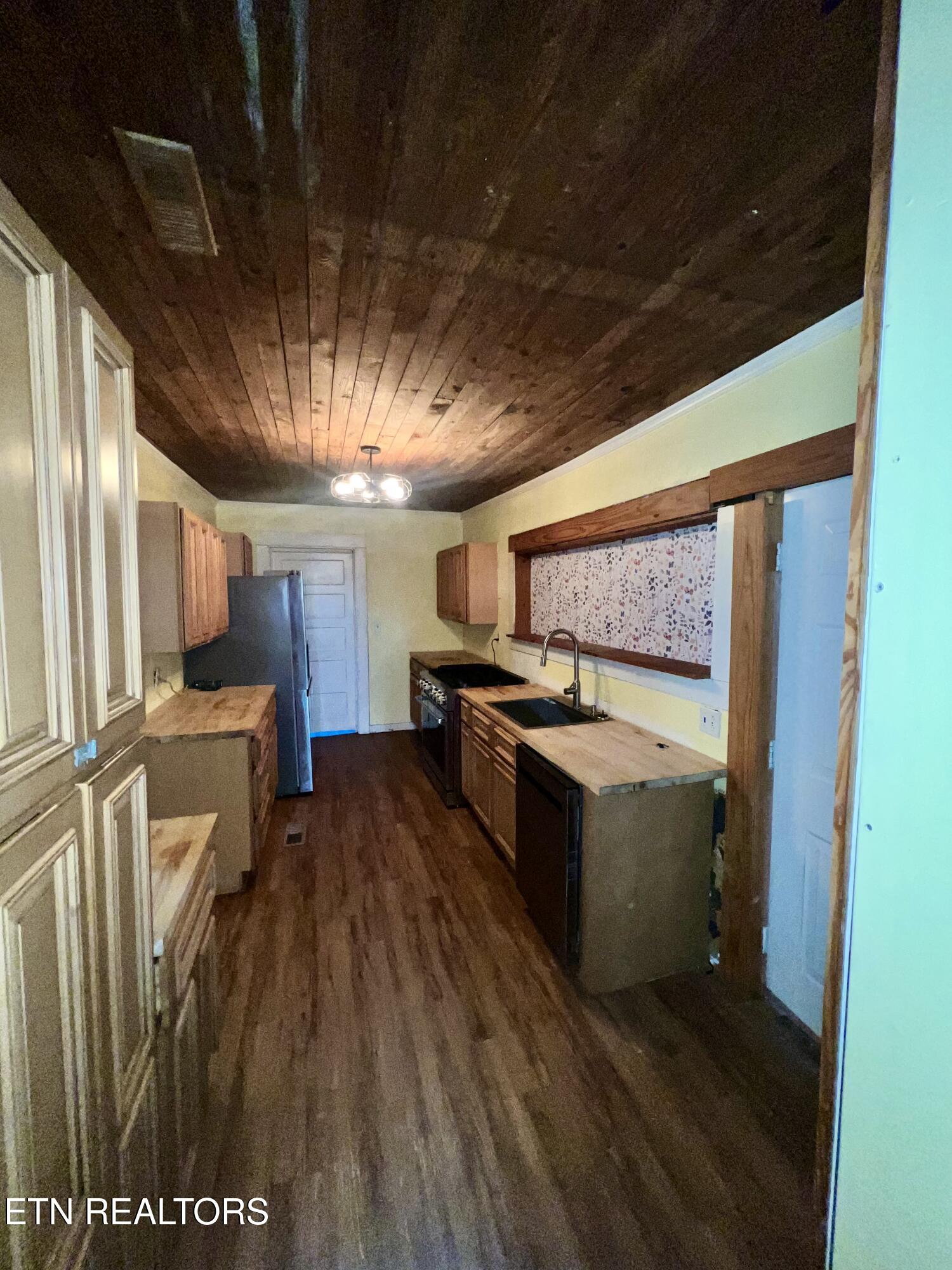 426 Rosedale Avenue Jamestown, TN 38556 - Photo 7 of 22 IMG_0010